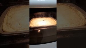 Пеку пирог с солеными груздями