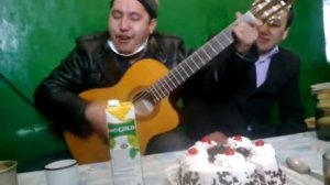 Тувинец - Горловое пение. Офигенное горловое пение и игра на гитаре FULL MV