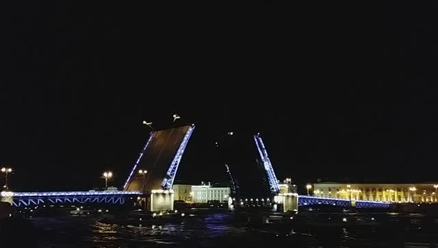 Развод Дворцового моста в Санкт-Петербурге смотреть онлайн