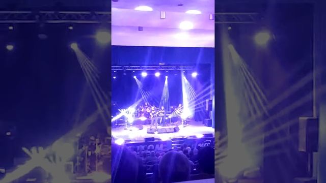 Концерт Степана Гіги у Вараші співає з гурту друзі мої син Степана Гіги смотреть онлайн