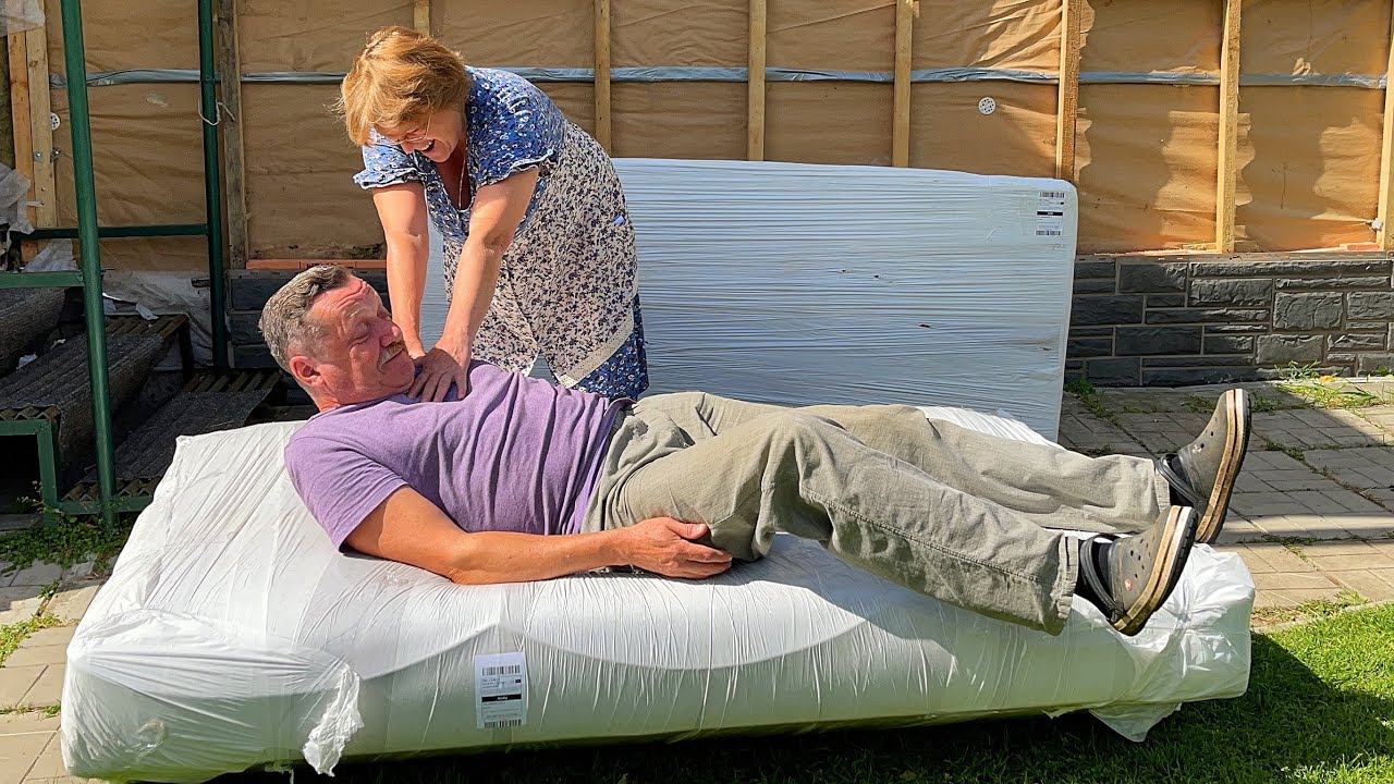 VLOG Привезли диваны! / Тайное окно / Поставили палатку / 24.07.21 смотреть онлайн