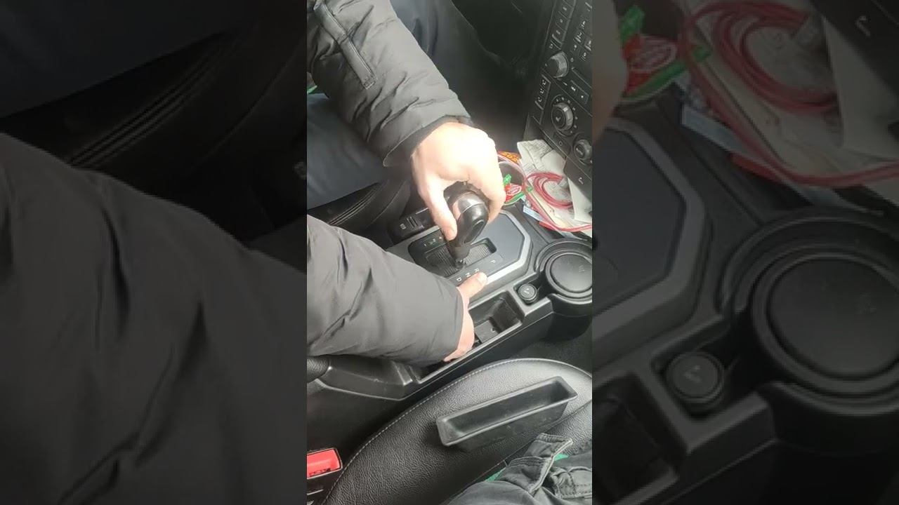 Как поставить в нейтраль селектор переключения АКПП на Land Rover Discovery 3 смотреть онлайн