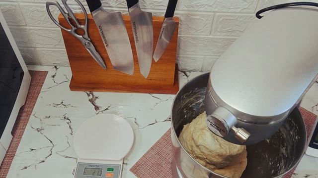 Тесто для пышной пиццы как в ресторане М.К. ( На камне ) / Замес с добавление закваски и дрожжей смотреть онлайн