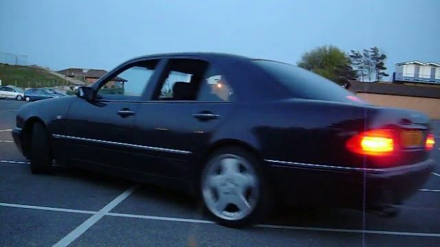 Mercedes E300 TD sound 2 смотреть онлайн