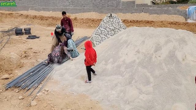 Protecting Abbas from his second wife and trying to build a house смотреть онлайн