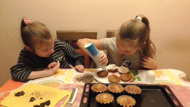 Соocking :УКРАШАЕМ КЕКСЫ С ПЕЧЕНЬЕМ OREO #2 смотреть онлайн