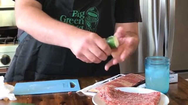 Born to Egg Armadillo Eggs on the Big green egg смотреть онлайн