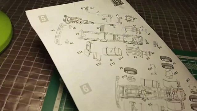 Сборка модели грузовика МАЗ AVD models (2 часть. См. описание) смотреть онлайн