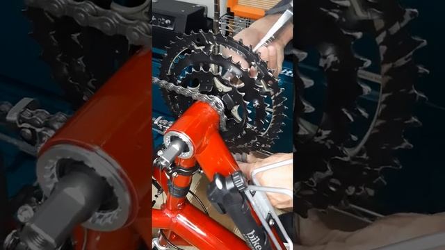 Installing a Shimano Cartridge Bottom Bracket BB-UN26 Caloi T-Type Part 02 смотреть онлайн