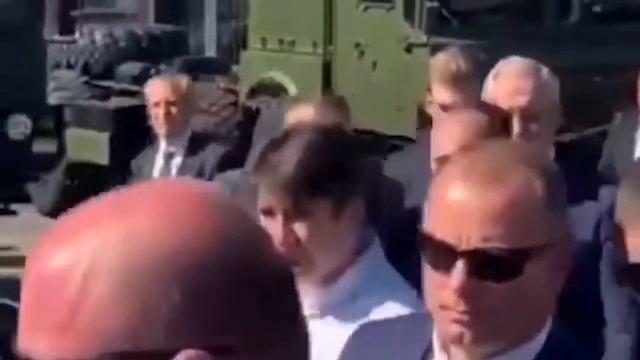 Лукашенко по-мужски поговорил с рабочим МЗКТ смотреть онлайн