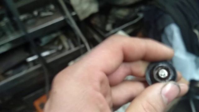 люфт клапана разбил маслосъёмные колпачек и стало масло уходить в цилиндр. смотреть онлайн