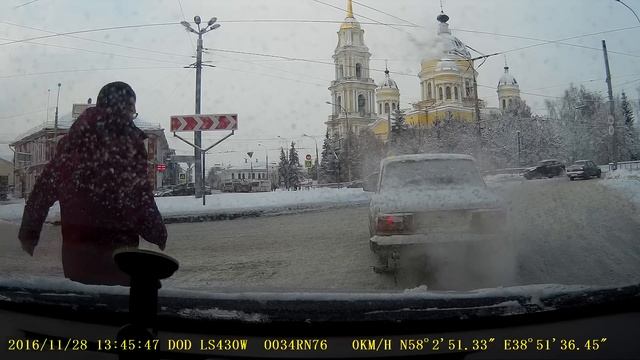 Затрудненный выезд на круг смотреть онлайн