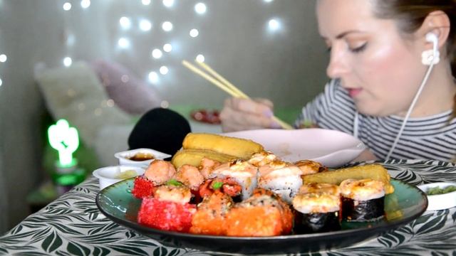 АСМР Итинг Суши Большой запечённый сет I eating show ASMR смотреть онлайн