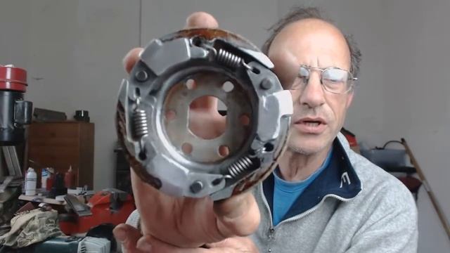 Scooter CVT clutch shoe adjustment - Part 2 - Lead added & assembled смотреть онлайн