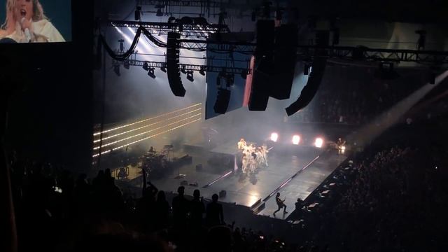 Lady Gaga - Bad Romance and The Cure (Live Joanne World Tour, Los Angeles 12/18/17) смотреть онлайн
