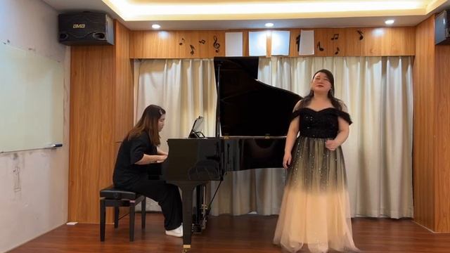 В Беллини Романс Лунным светом серебритсяVaga luna） смотреть онлайн