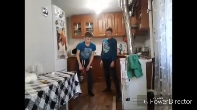 Бутылка воды/челлендж.