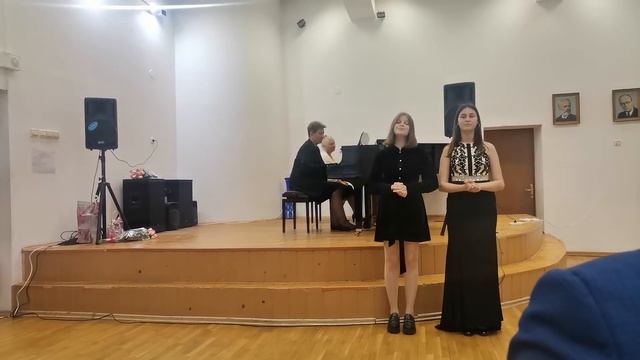 "В лунном сиянии"( Е. Юрьев) Федотова Арина и Аракелова Алина смотреть онлайн