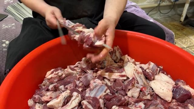 Uzbekistan’s VIP Kebab Spot: Taste The MASSIVE Lamb Kebabs Loved By The Rich