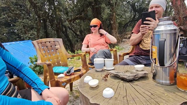 Самое веселое чаепитие на треке в Непале #непал #путешествия #смех смотреть онлайн