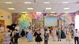 "Детский сад, пожелай нам удачи", автор песни Л.Некрасова, группа "Семицветики"