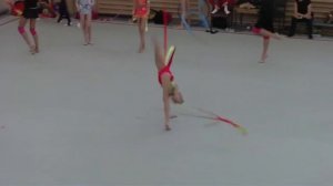 Арина и Дина Аверины 1998г.Перед выступлением.