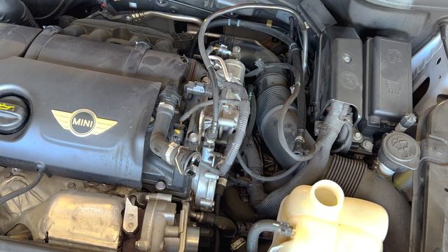 HOW TO: MINI Cooper Thermostat Housing Replacement! | Part 1 - Disassembly [Lot's Of Tight Spaces!! смотреть онлайн