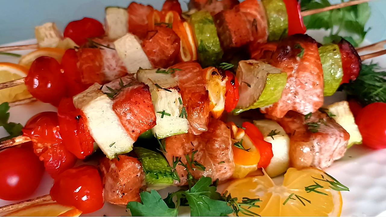 📌 Форель на шпажках с овощами. Шашлычки из красной рыбы на праздничный стол смотреть онлайн