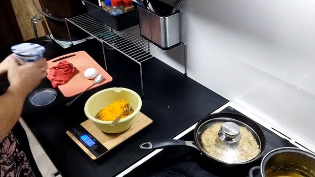 Готовим вместе, завтрак каша и белковый оладушек и вкусняшка на перекус кушаем и стройнеем смотреть онлайн