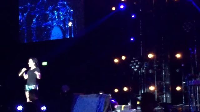 Neon Lights - Demi Lovato (Demi World Tour Singapore 2015) смотреть онлайн