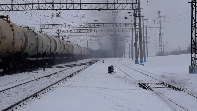 Тепловозы 2ТЭ116У-0169 и 2ТЭ116У-0060. Старт чумазой двойной тяги с тучей дыма. смотреть онлайн