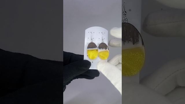 Серьги овальные из эпоксидной смолы и дерева венге