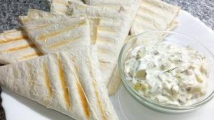 Треугольники из лаваша Закуска Колбаса сыр с чесноком