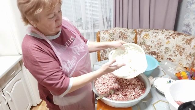 Готовлю самую вкусную начинку для колбасы ДОМАШНЕЙ // с настроением 💃// смотреть онлайн