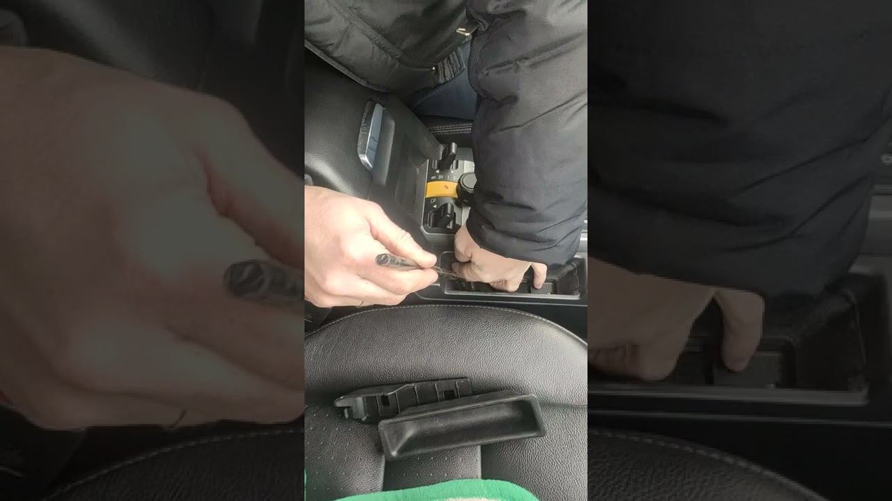 Аварийное снятие с ручного тормоза ( ручника) Land Rover Discovery 3 смотреть онлайн