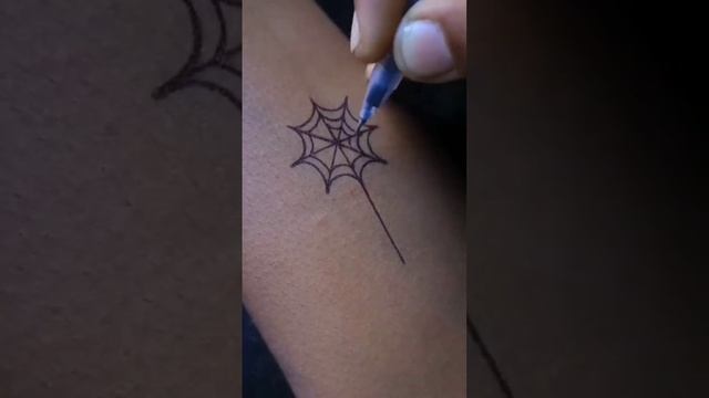 spider and web hand tattoo art at home #nepal #tattoo смотреть онлайн