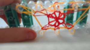 как плести осменога из резинок ( 1 часть)