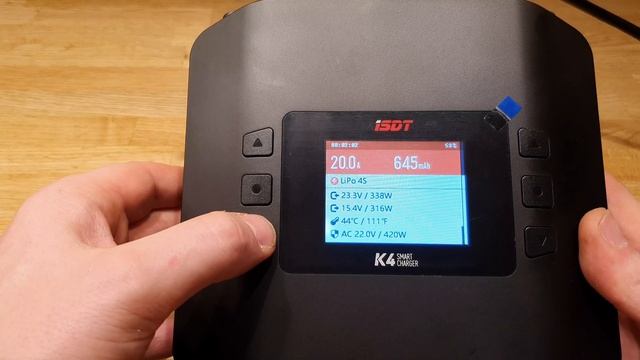 4S LiPo Mit ISDT K4 Lader Im Netzbetrieb (400 Watt) Laden