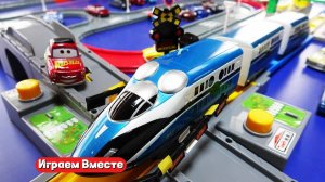 Играем в машинки и поезда ! Строим дорогу и запускаем крутые модельки !