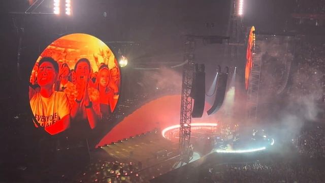 Coldplay - In My Place (#MOTSWT) Mercedes-Benz Stadium, Atlanta, GA - 06/11/22 смотреть онлайн