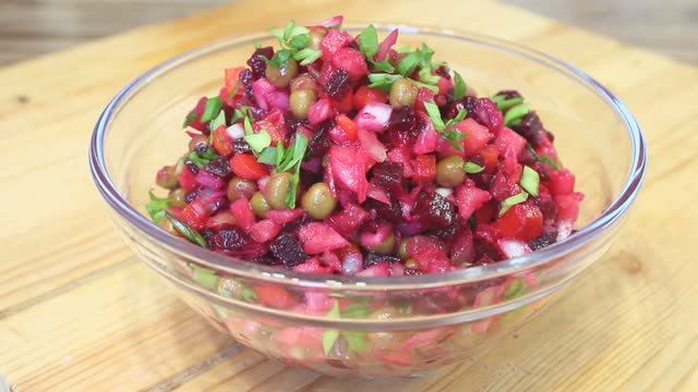 Советские рецепты салатов. Новогодние салаты СССР. смотреть онлайн