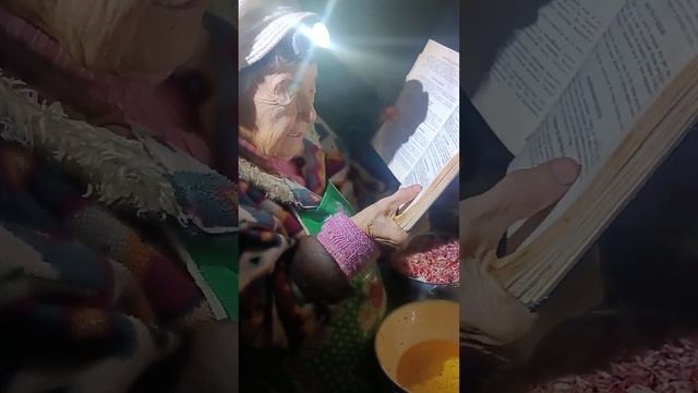 Свет отключили,а мама готовит вкусный маринад для капусты! смотреть онлайн