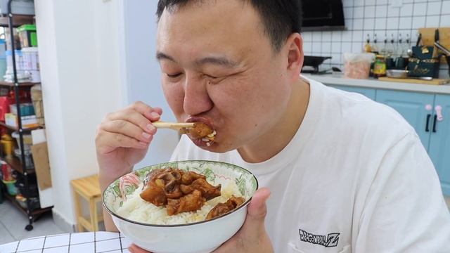 小伙在家简单几步做“山东临沂炒鸡”肉香四溢，下饭太过瘾！【cram阿强】