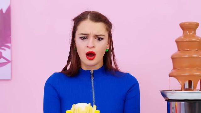 Wyzwanie: Czekolada Kontra Prawdziwe Jedzenie I Przedmioty | Zabawna Wojna Kuchenna Choco DO