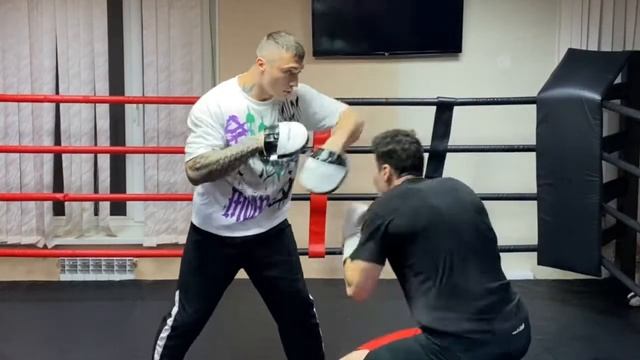 Boxing Micro mitts Fight Expert смотреть онлайн