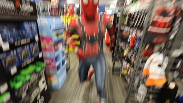 SPIDER-MAN PS4 GAME TAKES OVER GAMESTOP Ft. SPIDERVERSE Spider-Gwen & Iron Spider смотреть онлайн