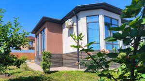 Видео обзор дома с красивым ремонтом и ухоженныи участком на Юге у моря в Новороссийске.