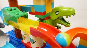 Развивающие детские игрушки. Гонка шариков. Волновой склон. Животные. Конструктор ЛЕГО Дупло