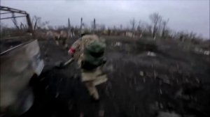 Штурмовики  155-й бригады морской пехоты ТОФ занимают позиции под огнем FPV дронов ВСУ