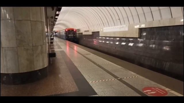 сравнение поездов метро в реальной жизни и в SkyRail! смотреть онлайн